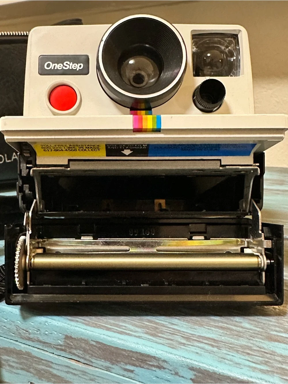 Vintage Polaroid OneStep Instant Camera. Includes flash bar  (not tested)